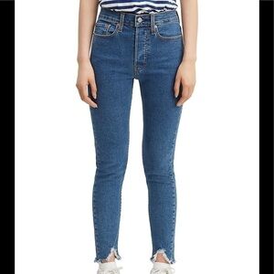 LEVI’S wedgie skinny raw hem size 24